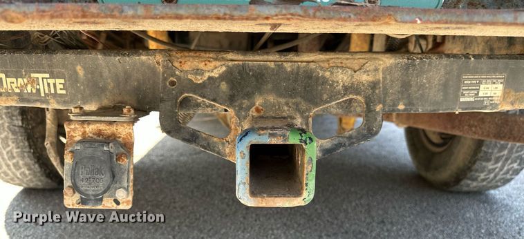 image for item OC9176 2004 Ford F250  Super Duty XL  SuperCab utility bed pickup truck