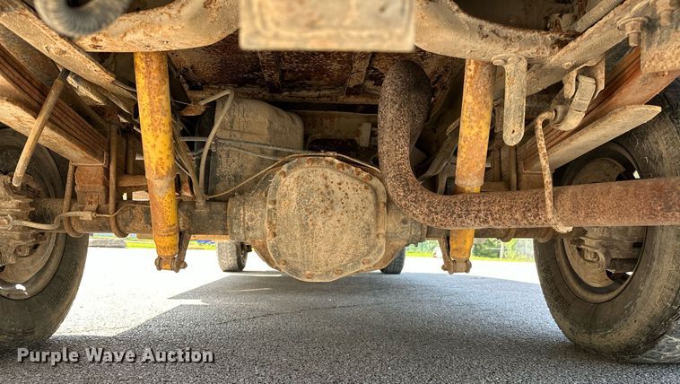 image for item OC9176 2004 Ford F250  Super Duty XL  SuperCab utility bed pickup truck