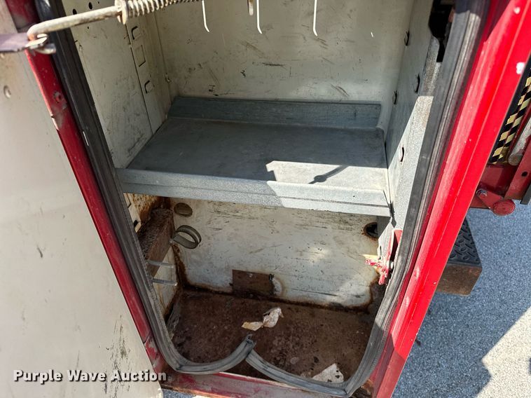 image for item OC9176 2004 Ford F250  Super Duty XL  SuperCab utility bed pickup truck