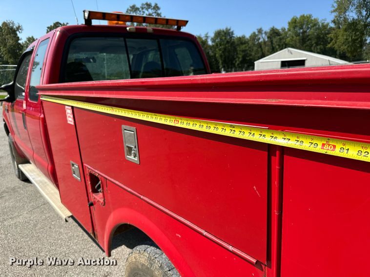 image for item OC9176 2004 Ford F250  Super Duty XL  SuperCab utility bed pickup truck