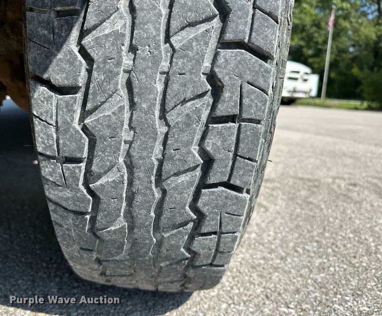 image for item OC9176 2004 Ford F250  Super Duty XL  SuperCab utility bed pickup truck