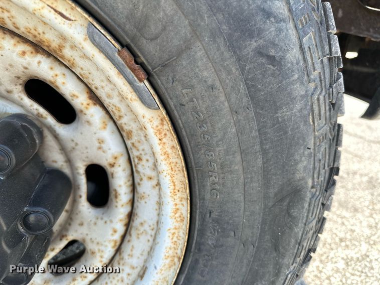 image for item OC9176 2004 Ford F250  Super Duty XL  SuperCab utility bed pickup truck