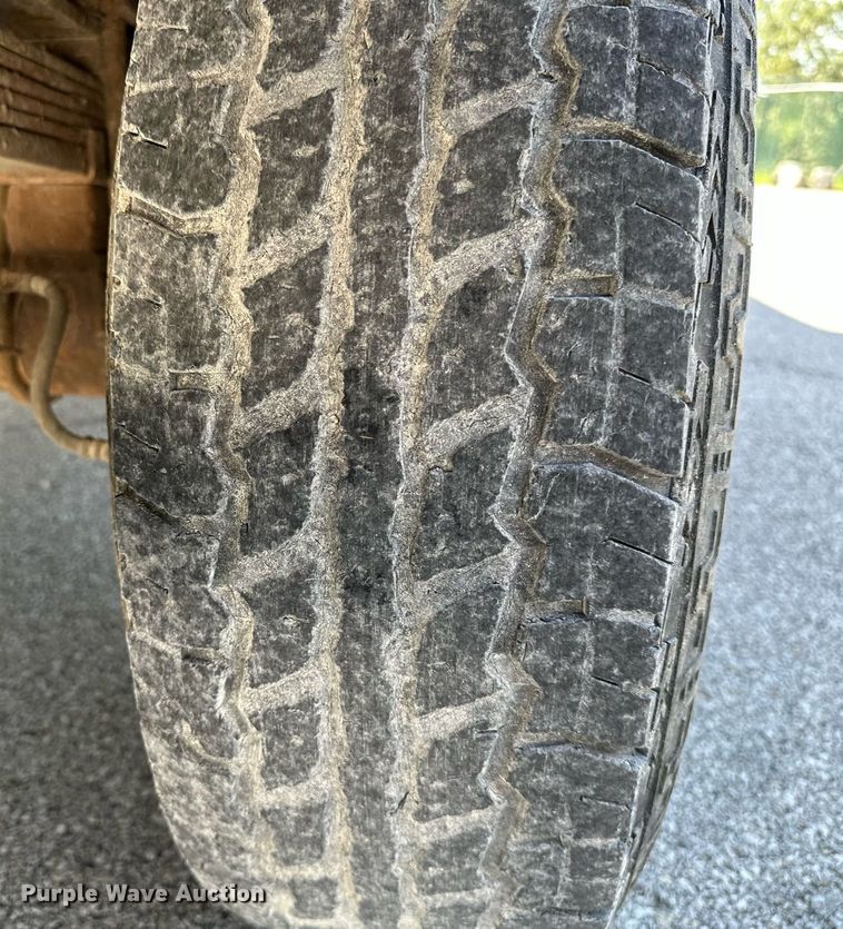 image for item OC9176 2004 Ford F250  Super Duty XL  SuperCab utility bed pickup truck