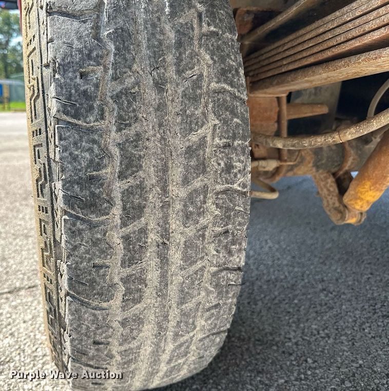 image for item OC9176 2004 Ford F250  Super Duty XL  SuperCab utility bed pickup truck