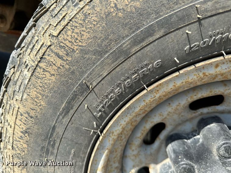 image for item OC9176 2004 Ford F250  Super Duty XL  SuperCab utility bed pickup truck