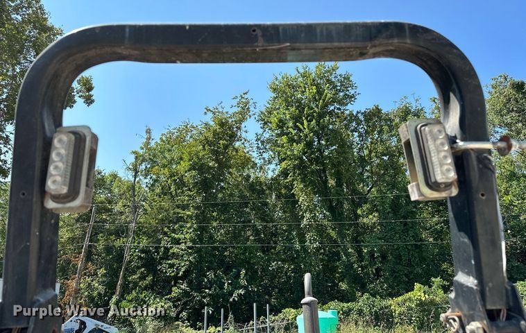 image for item OC9178 2004 Mahindra 6500  MFWD tractor