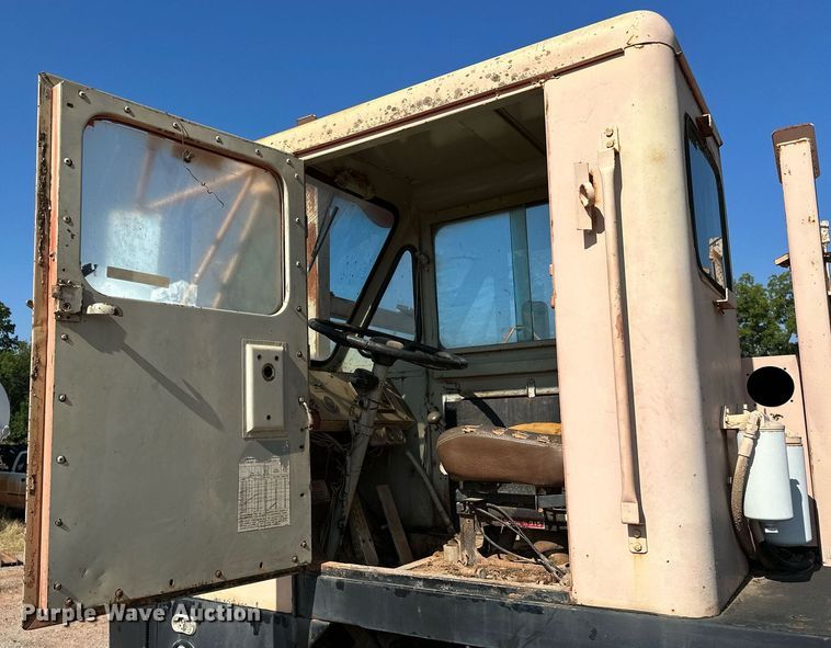 image for item OC9190 Link-Belt  HC-108B crane