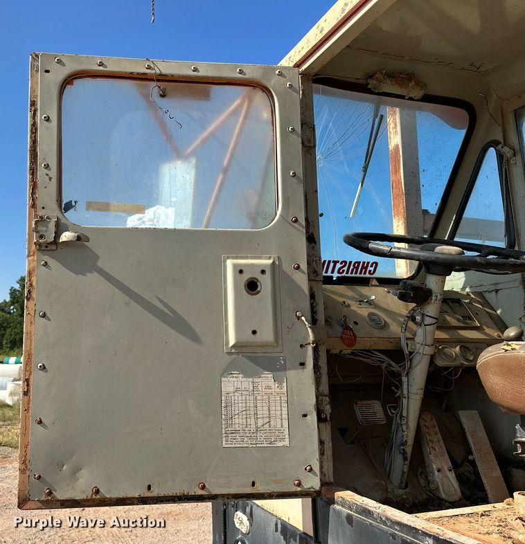 image for item OC9190 Link-Belt  HC-108B crane