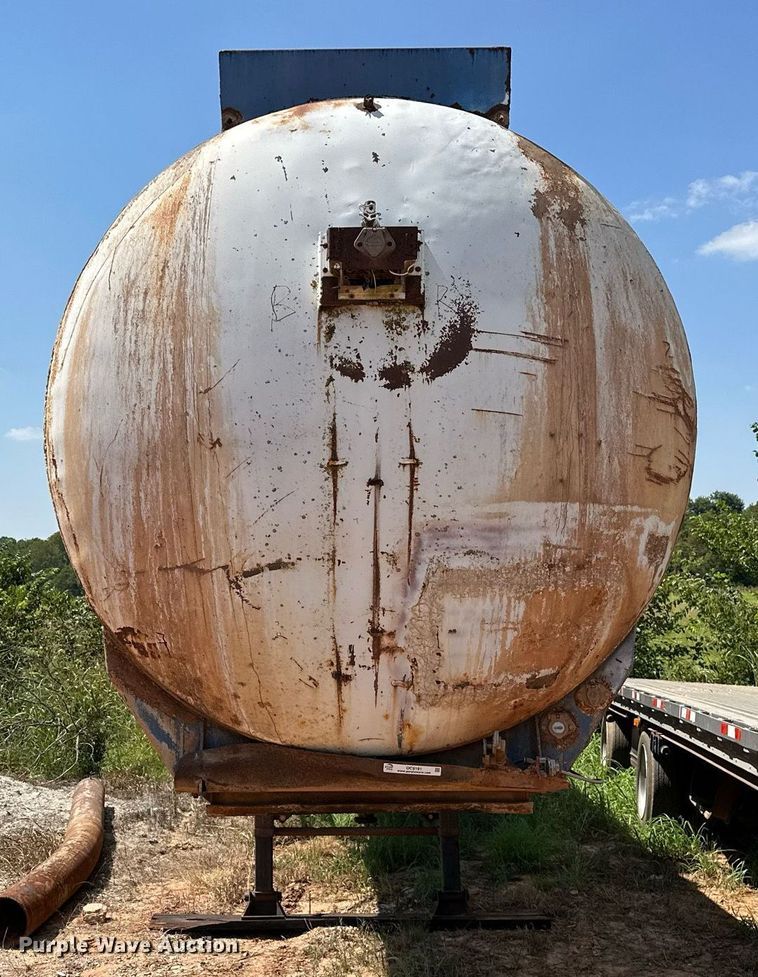 image for item OC9191 1973 MD Trailer Co. tank trailer