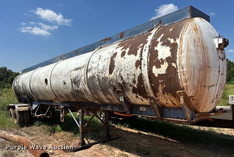 image for item OC9191 1973 MD Trailer Co. tank trailer