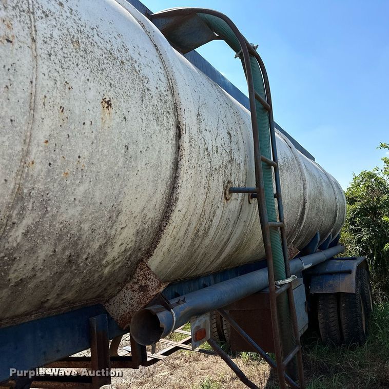 image for item OC9191 1973 MD Trailer Co. tank trailer