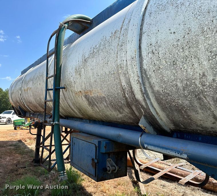 image for item OC9191 1973 MD Trailer Co. tank trailer