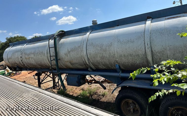 image for item OC9191 1973 MD Trailer Co. tank trailer