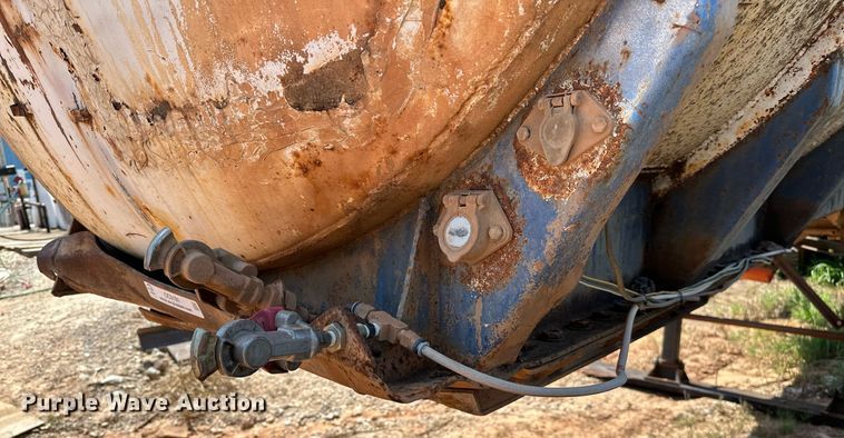 image for item OC9191 1973 MD Trailer Co. tank trailer