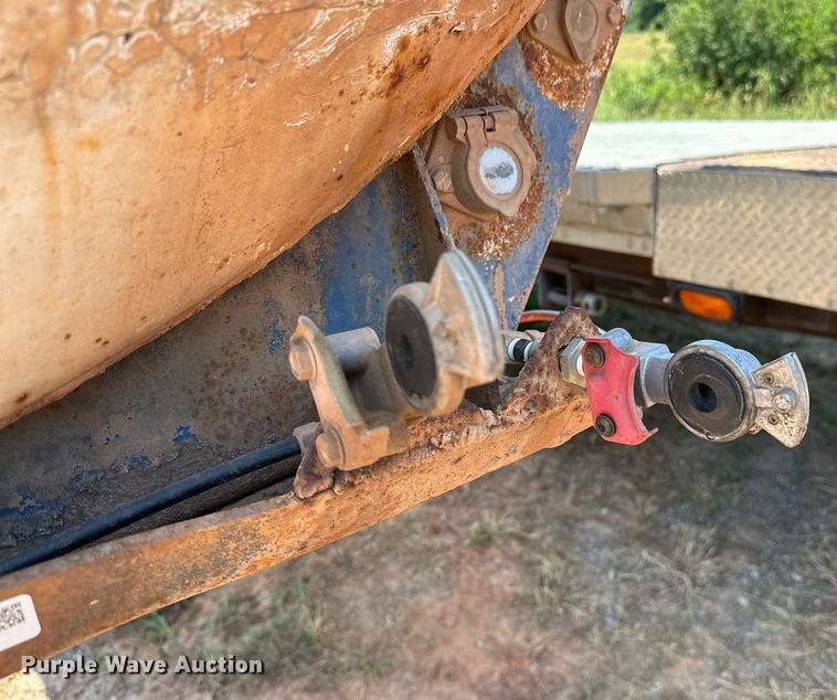 image for item OC9191 1973 MD Trailer Co. tank trailer