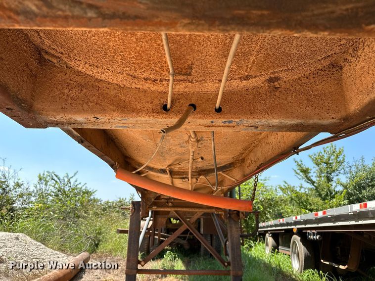 image for item OC9191 1973 MD Trailer Co. tank trailer