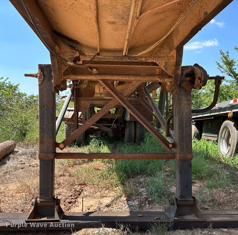 image for item OC9191 1973 MD Trailer Co. tank trailer