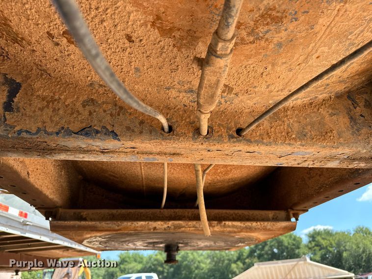 image for item OC9191 1973 MD Trailer Co. tank trailer