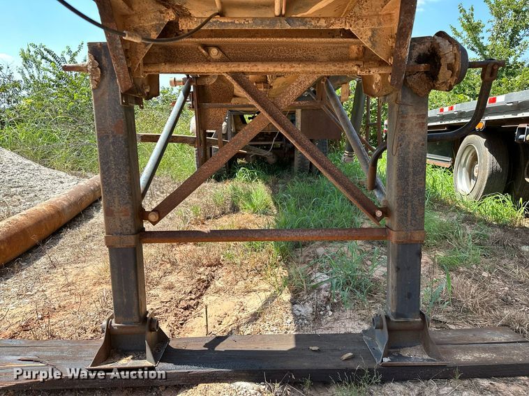 image for item OC9191 1973 MD Trailer Co. tank trailer