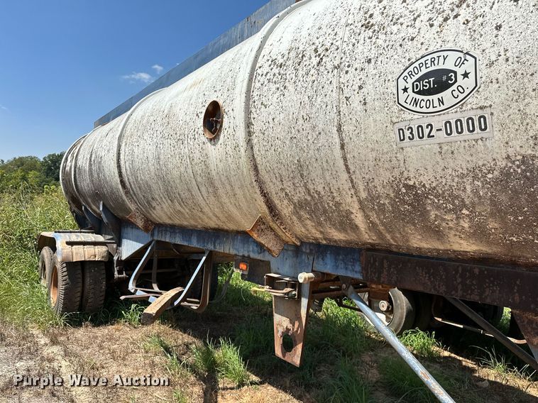 image for item OC9191 1973 MD Trailer Co. tank trailer