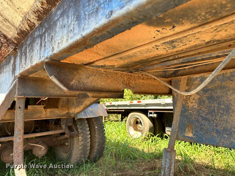 image for item OC9191 1973 MD Trailer Co. tank trailer