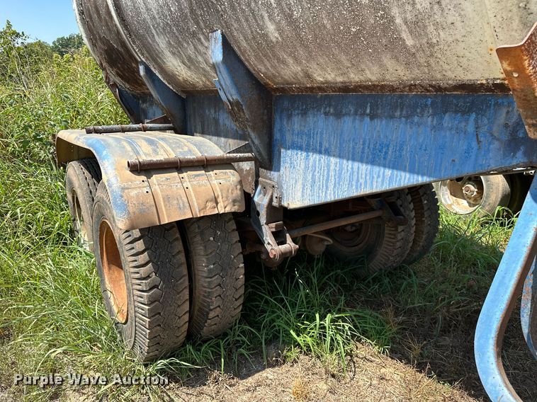 image for item OC9191 1973 MD Trailer Co. tank trailer