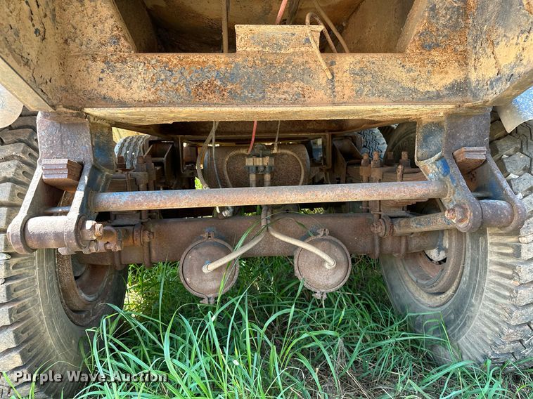 image for item OC9191 1973 MD Trailer Co. tank trailer