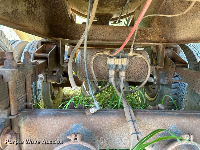 image for item OC9191 1973 MD Trailer Co. tank trailer