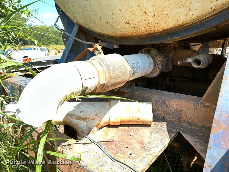 image for item OC9191 1973 MD Trailer Co. tank trailer