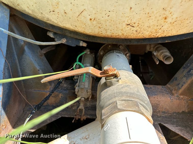 image for item OC9191 1973 MD Trailer Co. tank trailer