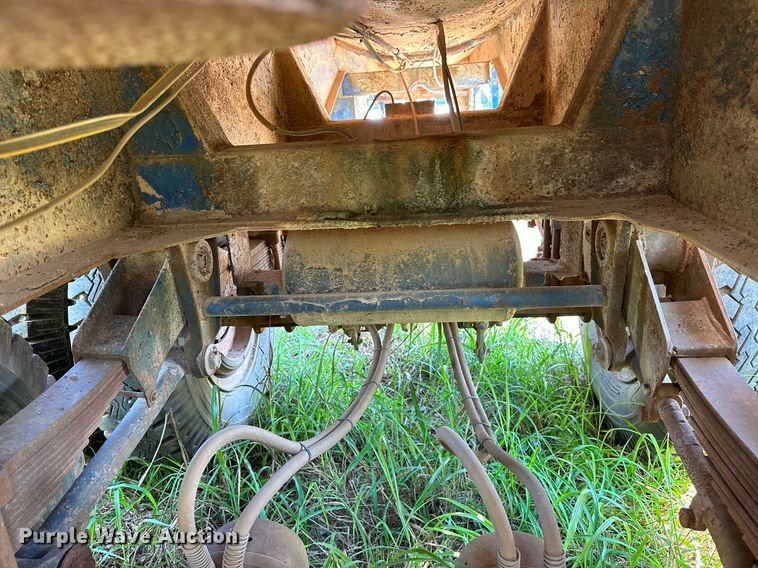 image for item OC9191 1973 MD Trailer Co. tank trailer