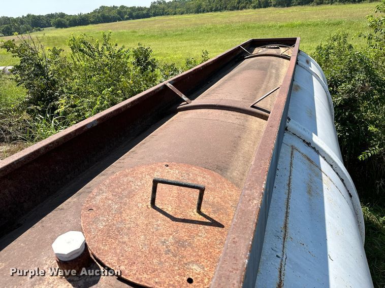 image for item OC9191 1973 MD Trailer Co. tank trailer