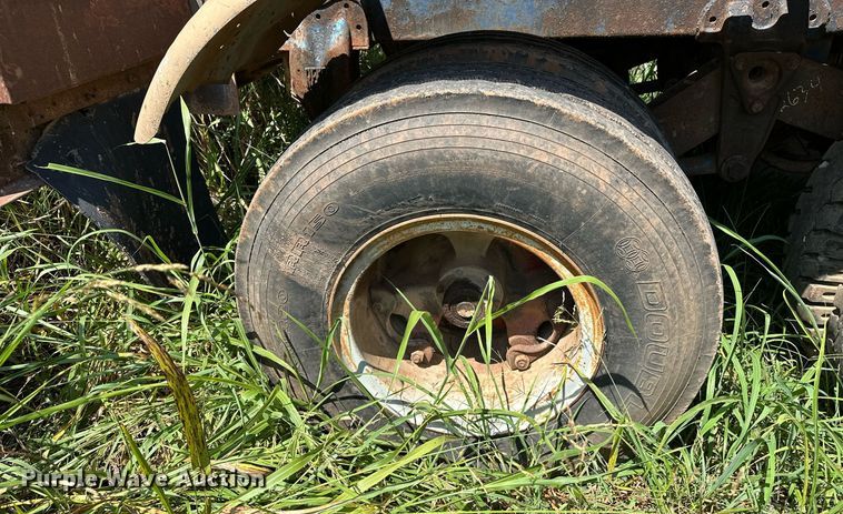 image for item OC9191 1973 MD Trailer Co. tank trailer