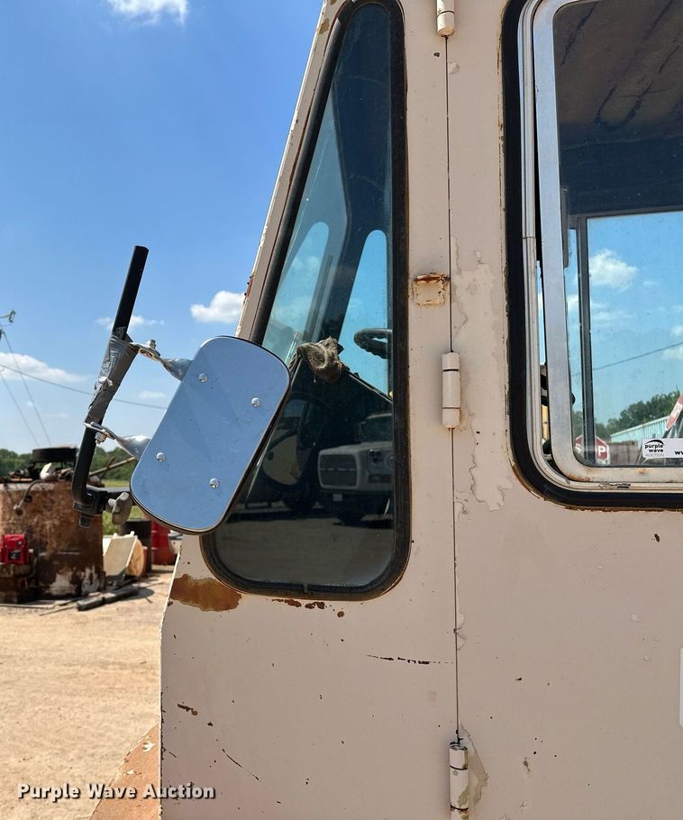 image for item OC9194 Gradall  G-660 wheeled excavator