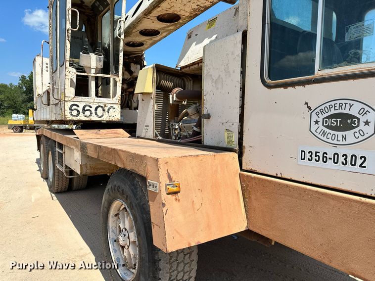 image for item OC9194 Gradall  G-660 wheeled excavator