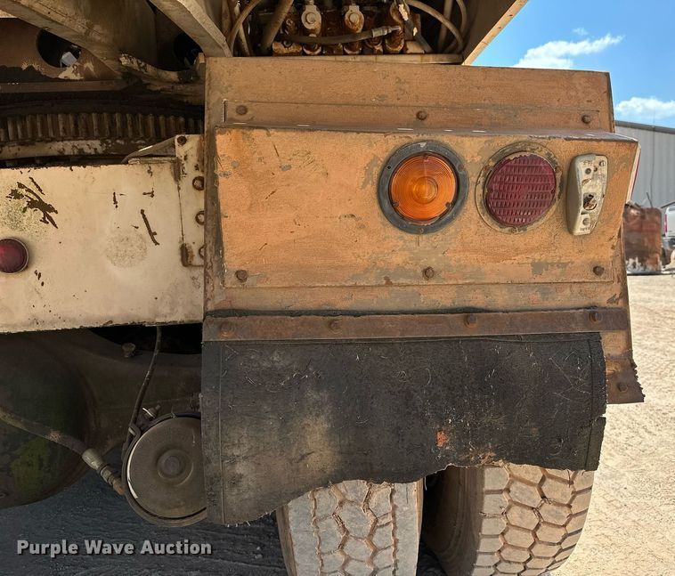 image for item OC9194 Gradall  G-660 wheeled excavator