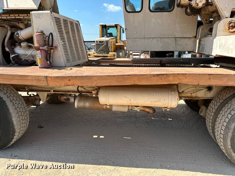 image for item OC9194 Gradall  G-660 wheeled excavator