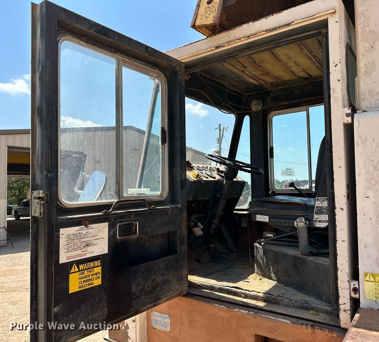 image for item OC9194 Gradall  G-660 wheeled excavator