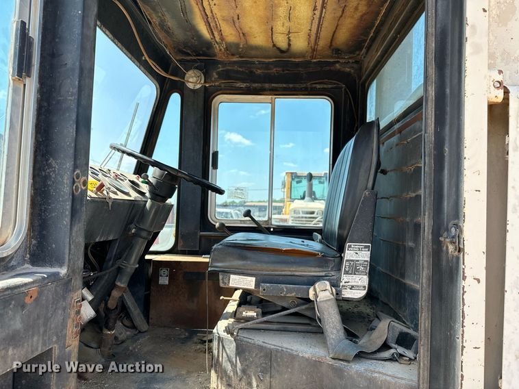 image for item OC9194 Gradall  G-660 wheeled excavator