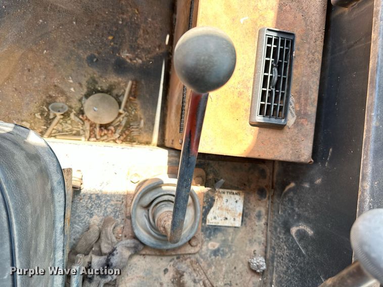 image for item OC9194 Gradall  G-660 wheeled excavator