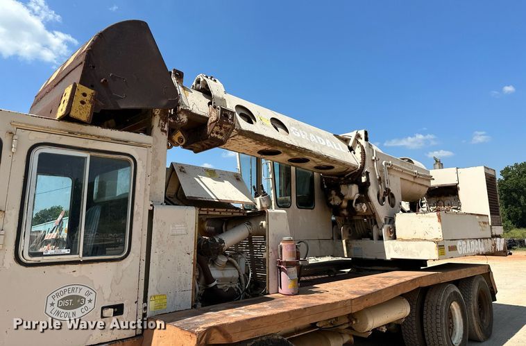 image for item OC9194 Gradall  G-660 wheeled excavator