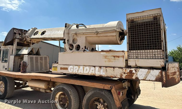 image for item OC9194 Gradall  G-660 wheeled excavator