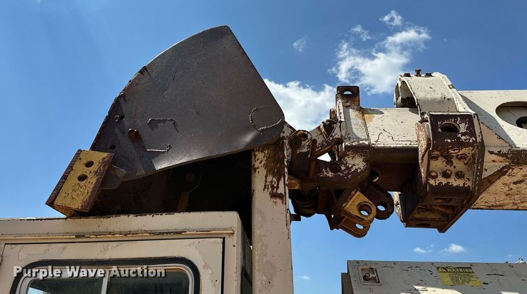 image for item OC9194 Gradall  G-660 wheeled excavator