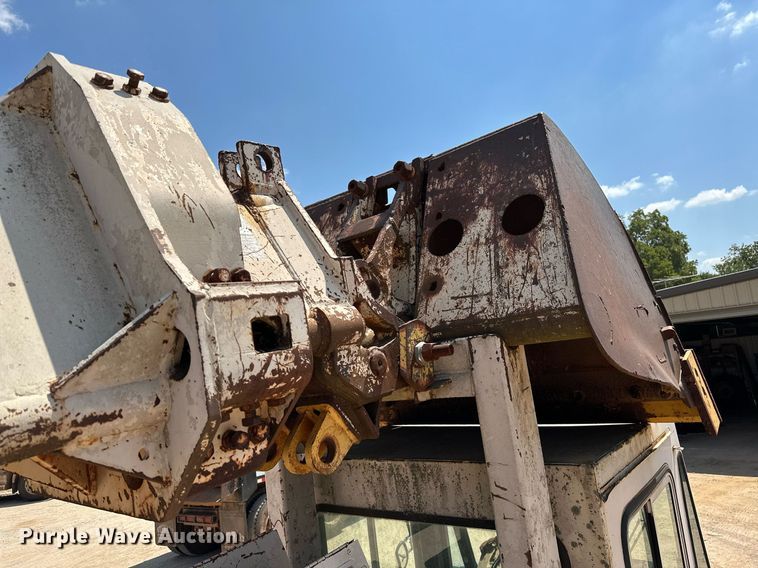 image for item OC9194 Gradall  G-660 wheeled excavator