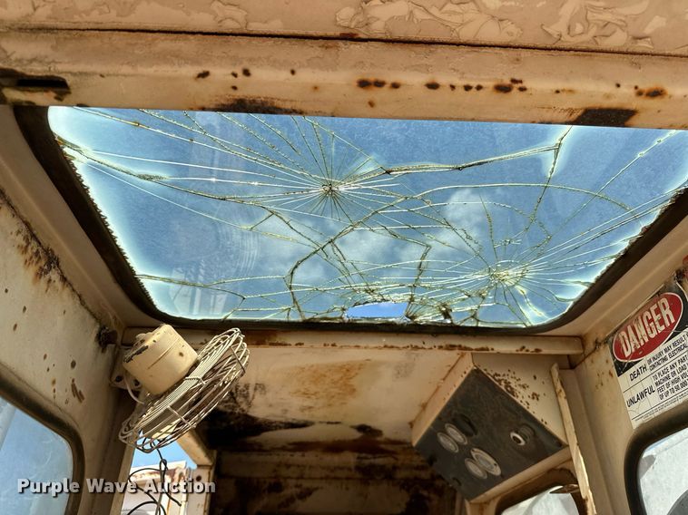 image for item OC9194 Gradall  G-660 wheeled excavator