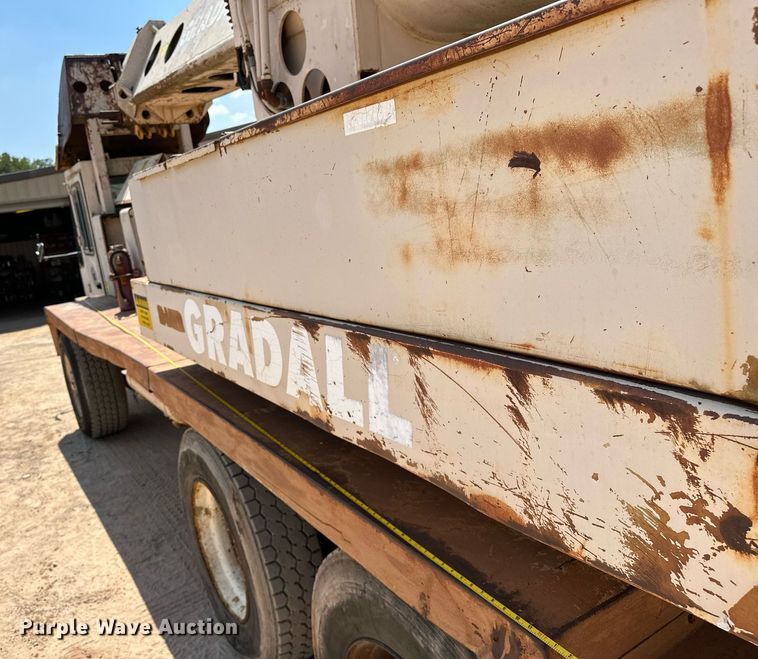 image for item OC9194 Gradall  G-660 wheeled excavator