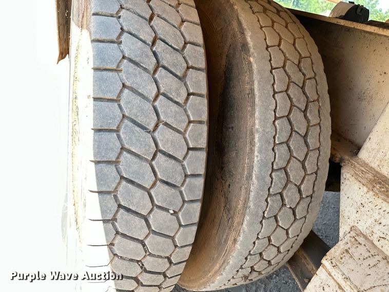 image for item OC9194 Gradall  G-660 wheeled excavator