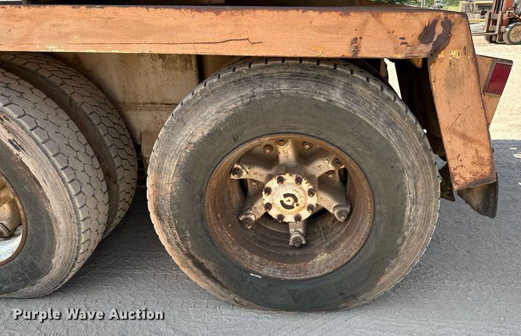 image for item OC9194 Gradall  G-660 wheeled excavator