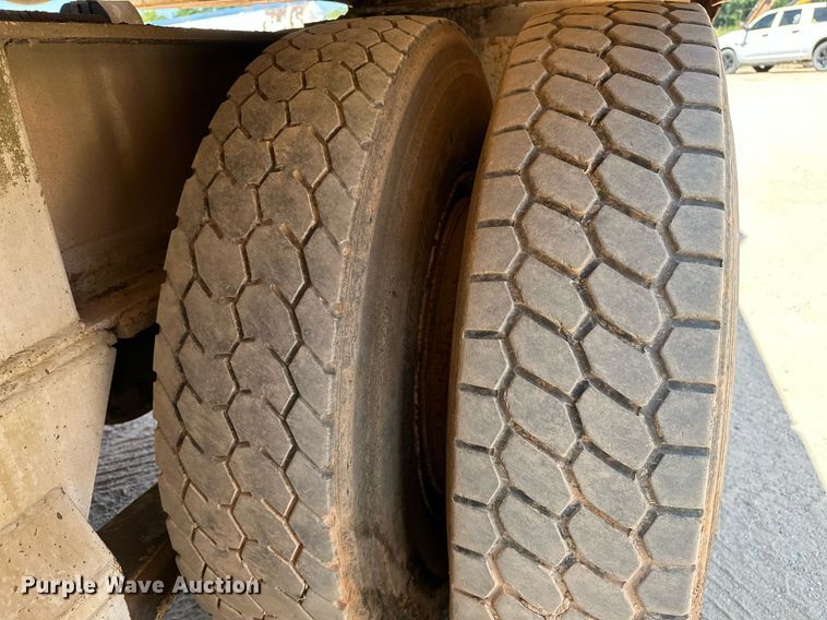 image for item OC9194 Gradall  G-660 wheeled excavator