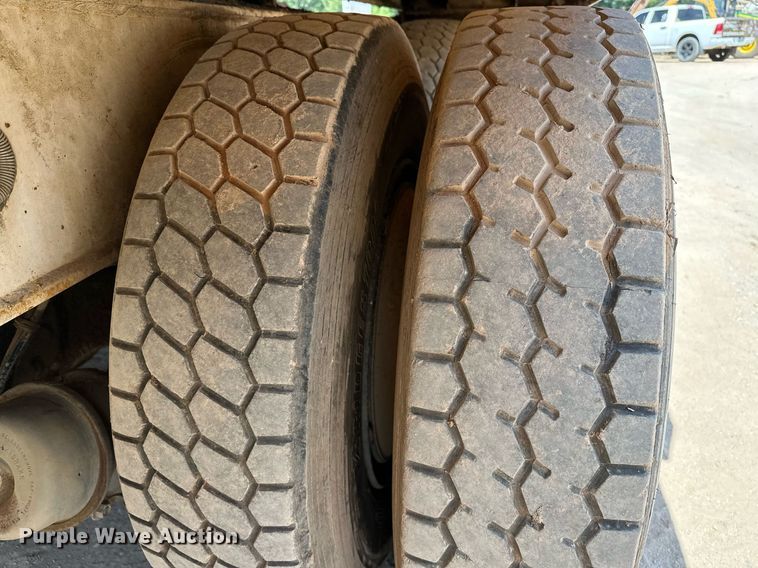 image for item OC9194 Gradall  G-660 wheeled excavator